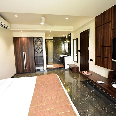 Sentosa Resorts & Water Park Chinchvad Экстерьер фото