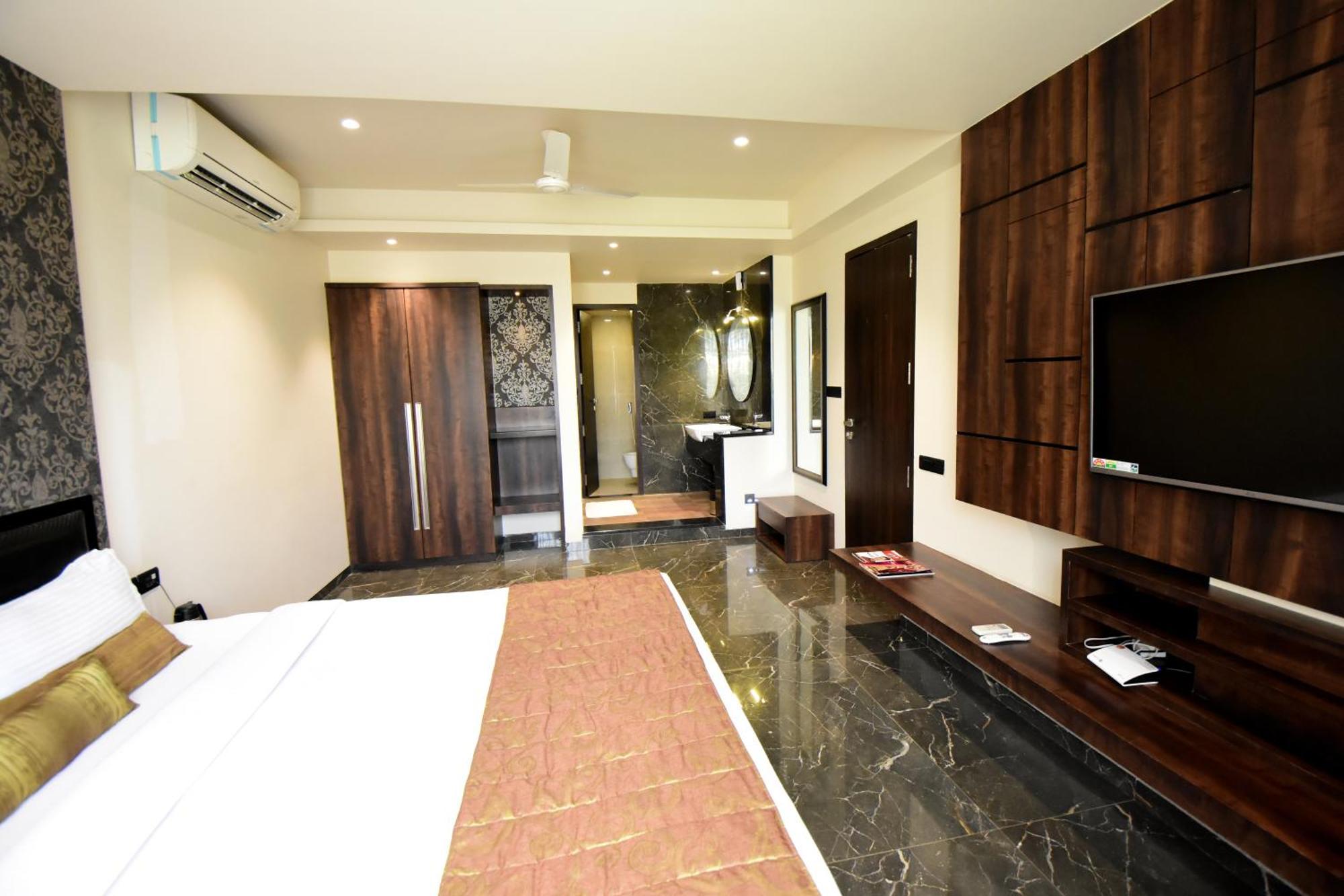 Sentosa Resorts & Water Park Chinchvad Экстерьер фото