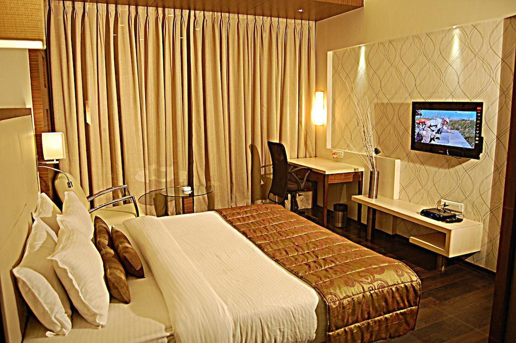 Sentosa Resorts & Water Park Chinchvad Номер фото