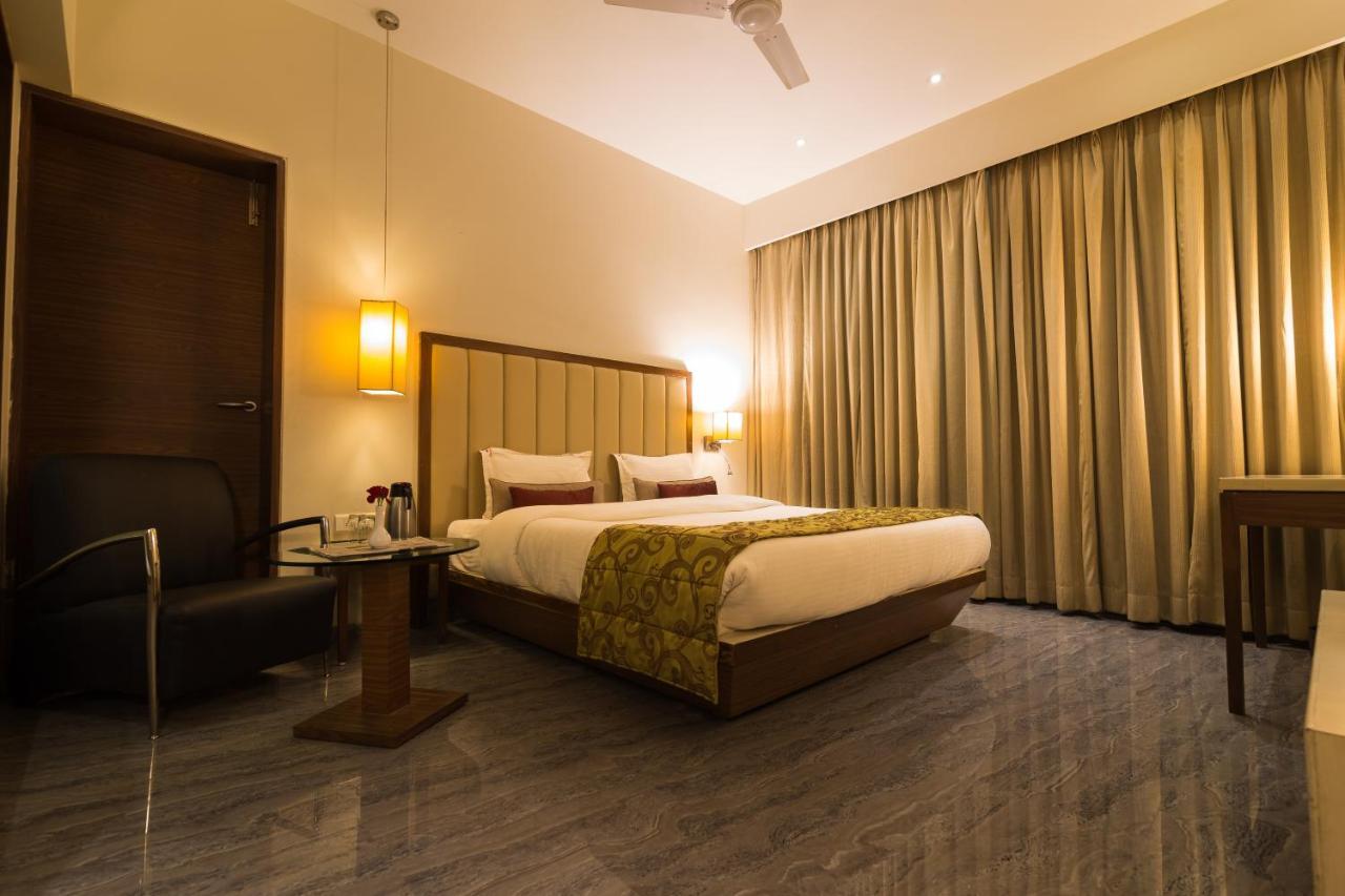 Sentosa Resorts & Water Park Chinchvad Экстерьер фото